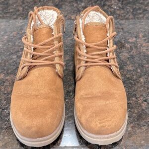 Boys size 2 Cat & Jack boots